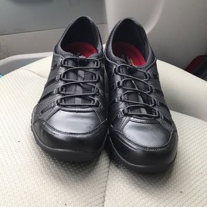 Sketchers Women's Bungee Slip Resistant Sneaker